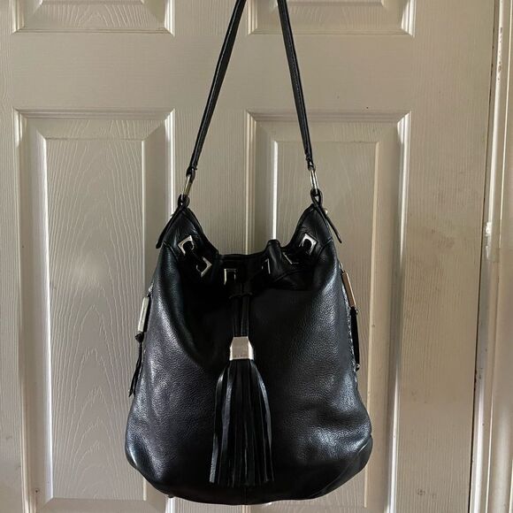 B Makowsky black leather bucket drawing string medium shoulder bag tasse… - Picture 1 of 13